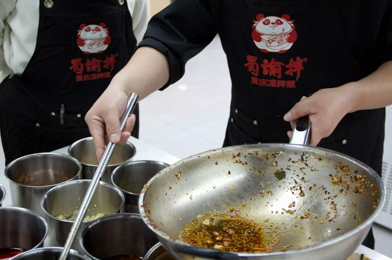 不想打工了？开一家像我这样的凉拌菜小店，每天生意都这么好