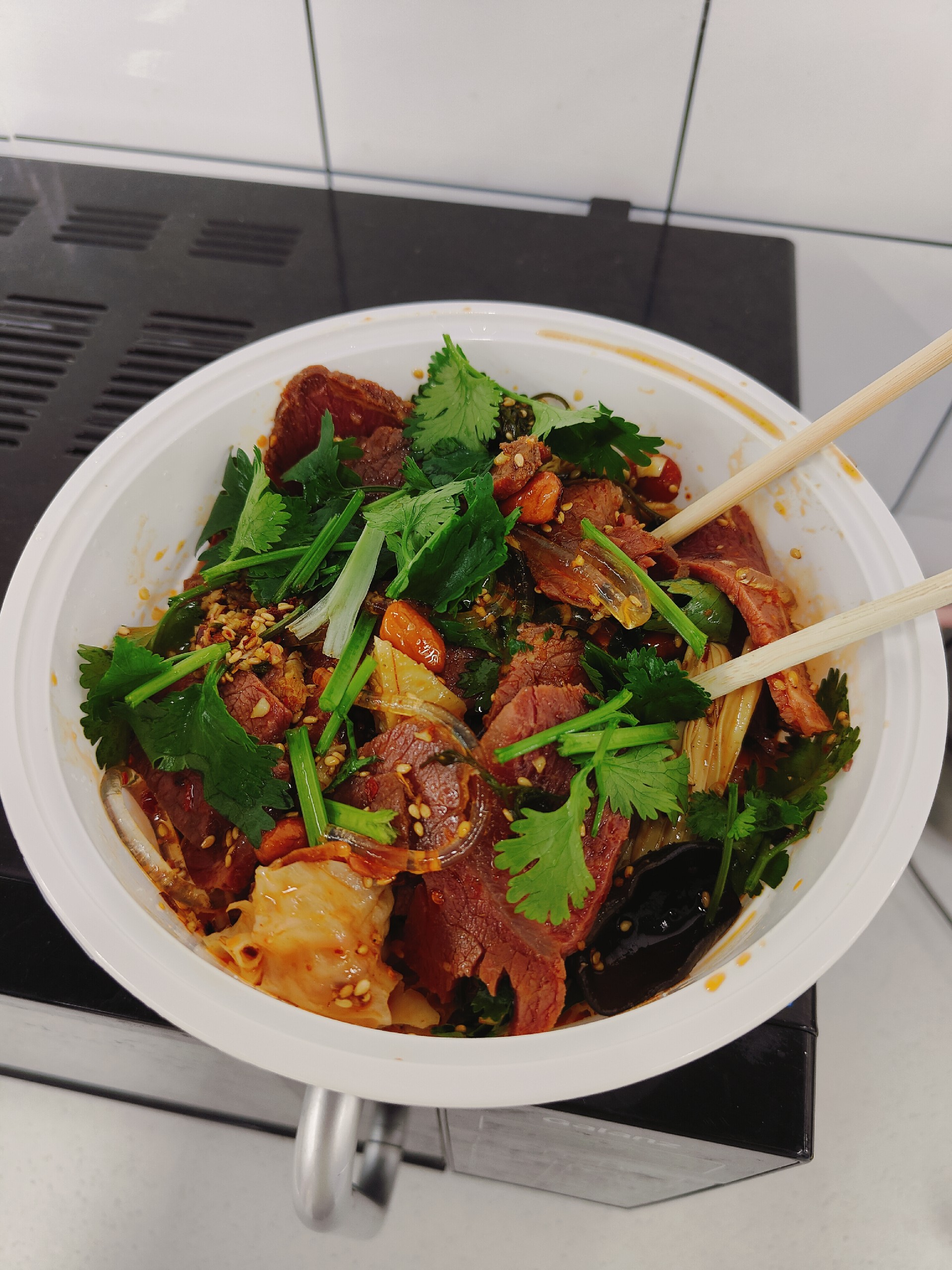 从上班族到小店老板：没有餐饮经验的他，为什么敢开蜀渝拌？